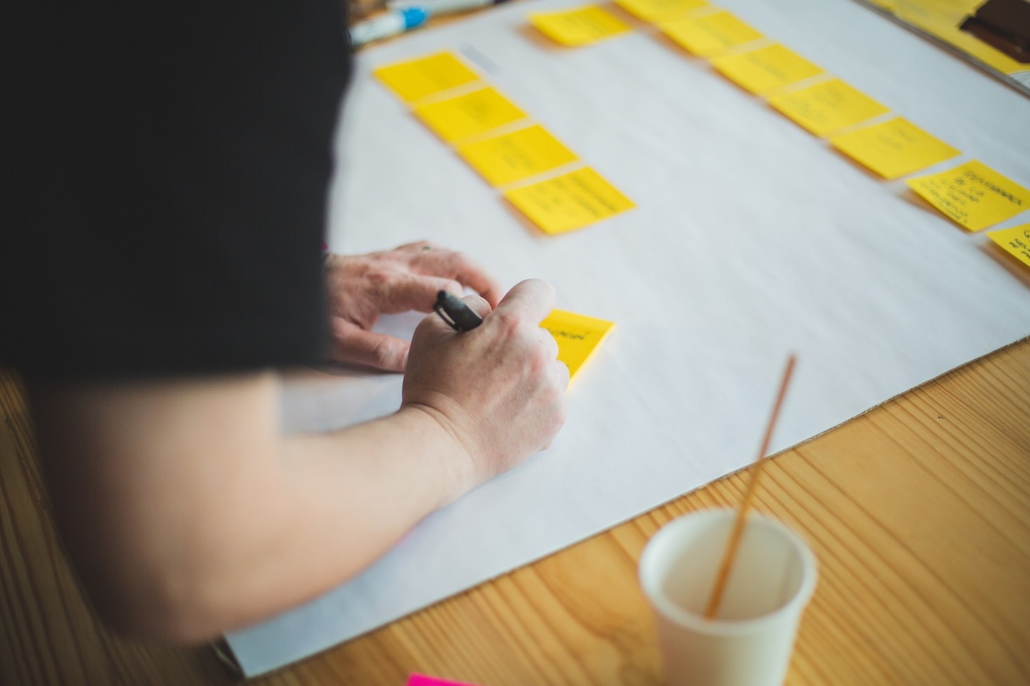Verktyg och material för professionell kalligrafi